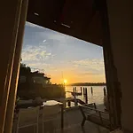 Sydney Harbourfront Boathouse And Studio Escape